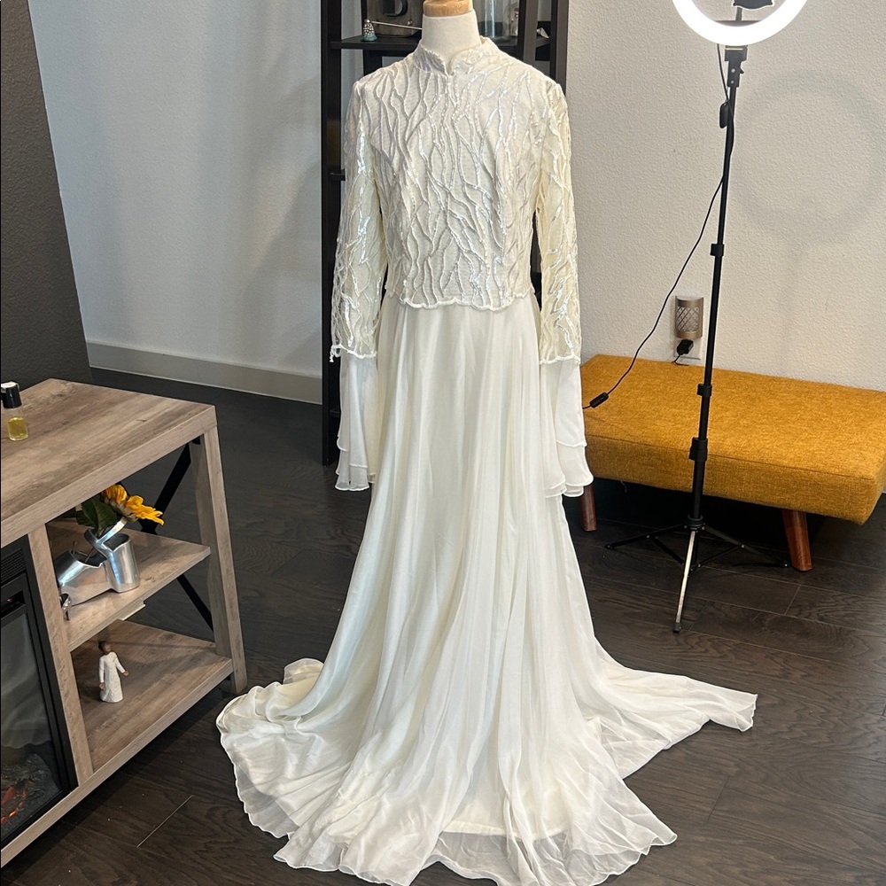 Chic Long Sleeve White Lace Dress